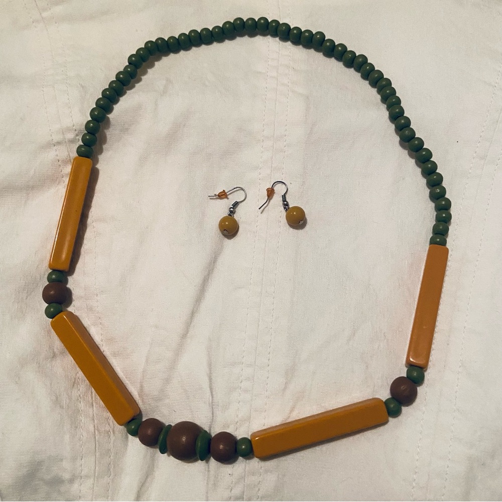 Vintage handmade Elegant Green and Brown Beaded Necklace Set